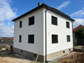 Realizace - Žaluzie Malina - Stínění, vrata, dveře.