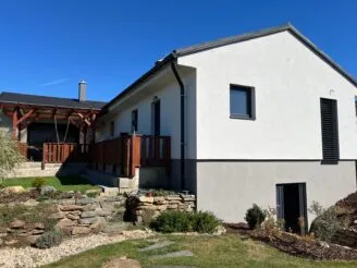 Realizace - Žaluzie Malina - Stínění, vrata, dveře.