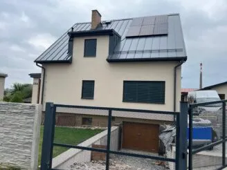 Realizace - Žaluzie Malina - Stínění, vrata, dveře.