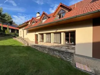 Realizace - Žaluzie Malina - Stínění, vrata, dveře.