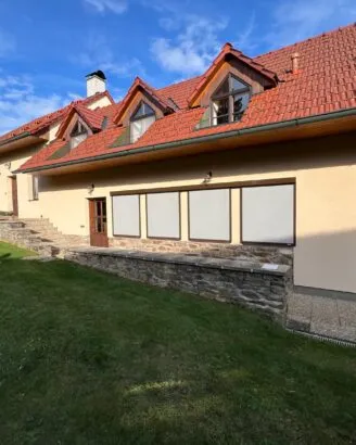 Rolety - Žaluzie Malina - Stínění, vrata, dveře.