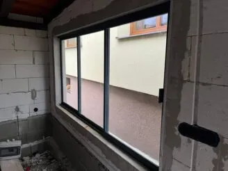Realizace - Žaluzie Malina - Stínění, vrata, dveře.