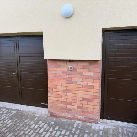 Garážová vrata - Žaluzie Malina - Stínění, vrata, dveře.