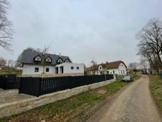 Realizace - Žaluzie Malina - Stínění, vrata, dveře.