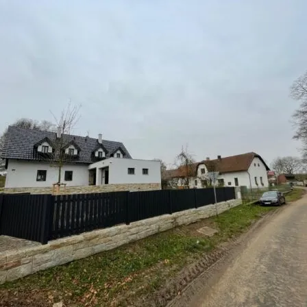 Ostatní - Žaluzie Malina - Stínění, vrata, dveře.