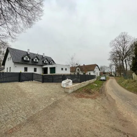 Ostatní - Žaluzie Malina - Stínění, vrata, dveře.