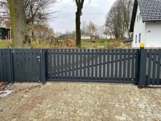 Realizace - Žaluzie Malina - Stínění, vrata, dveře.