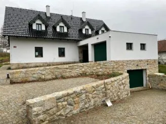 Realizace - Žaluzie Malina - Stínění, vrata, dveře.